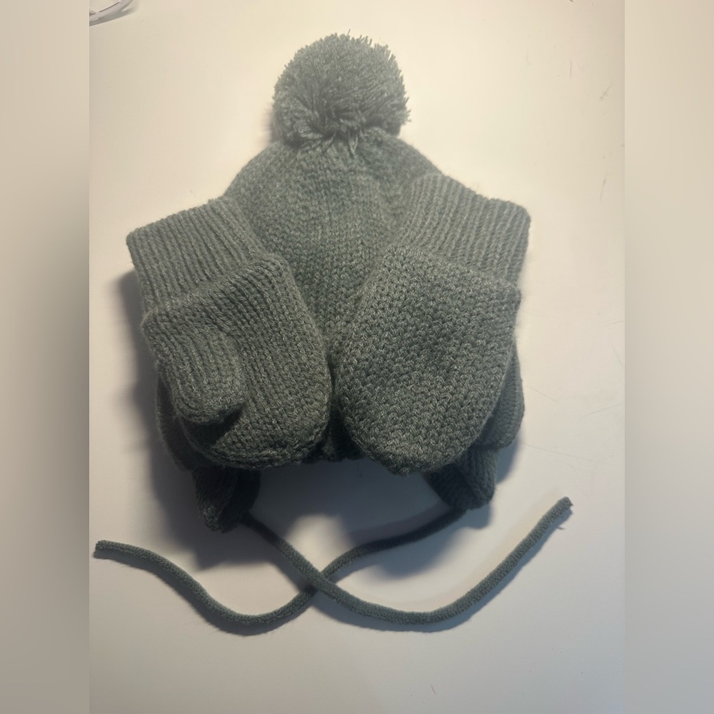 H&M Kids Hat and Mittens Set